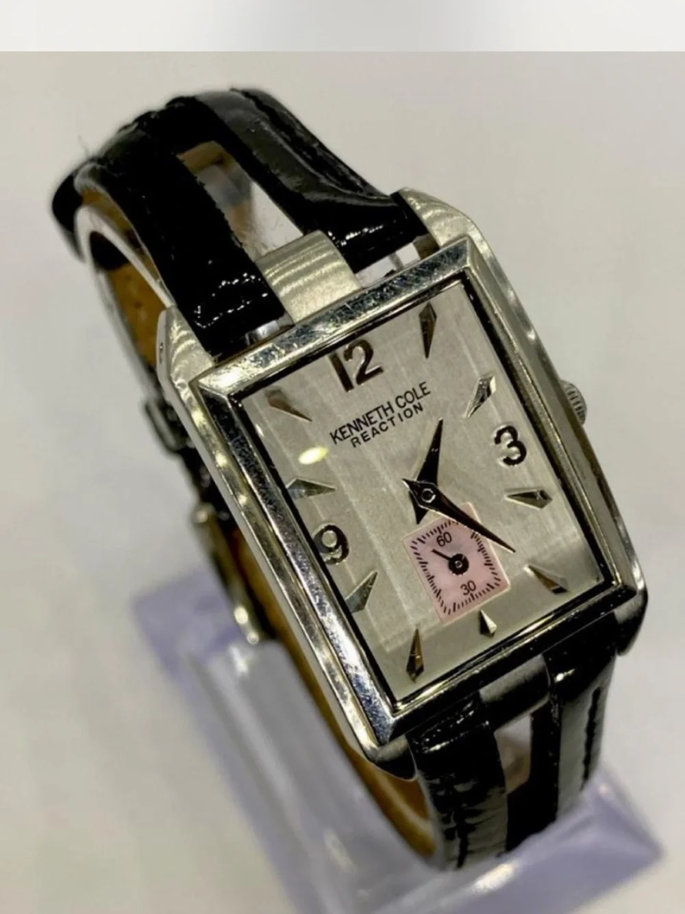 *** Kenneth Cole ^^ Reaction Silver Dial Watch /   Pink Subdial ^^^